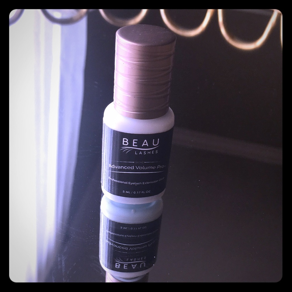 Beau eyelash extension glue